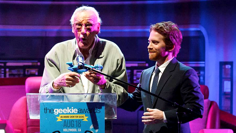 The Geekie Awards at The AVALON HOLLYWOOD -Photo by Joe Lester -- PRESENTING LIFETIME ACHIEVEMENT AWARD TO STAN LEE -- SETH GREEN 